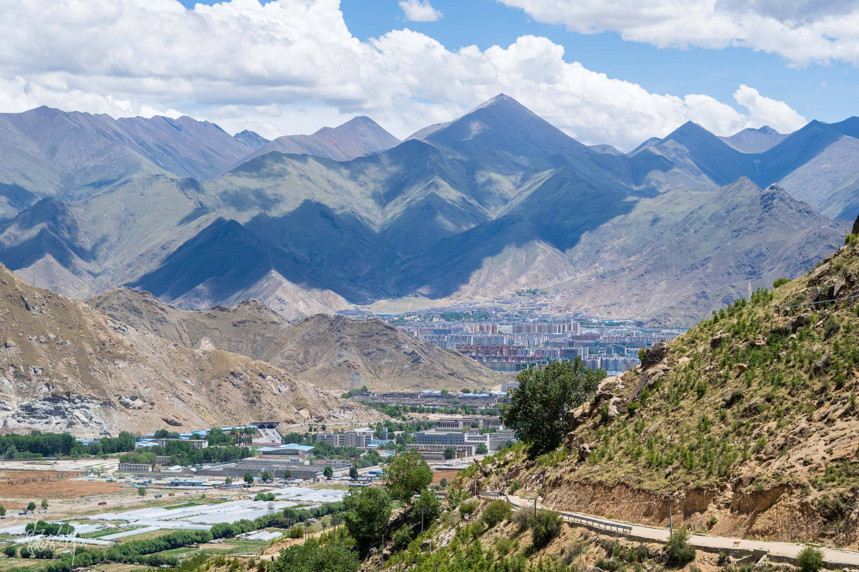 拉萨|色拉乌孜山，夺底沟里意外的寺庙之行