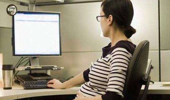 因为|孕妇平躺时，会不会因为重力压迫到腹中的宝宝？不妨听听科学分析