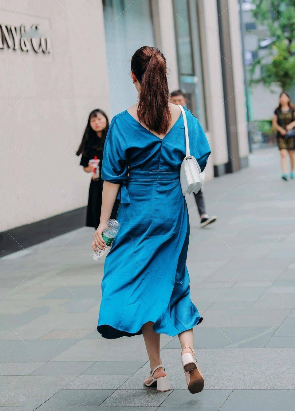 样式|瑜伽裤带来魅惑体态，显瘦又有气质，甜美气息尽显