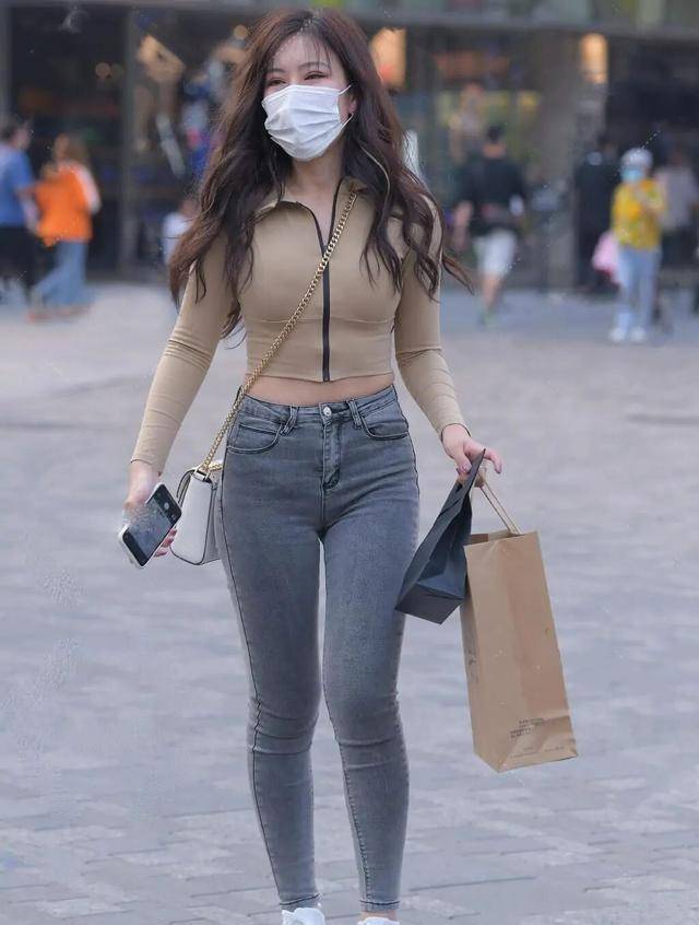 连衣裙|打底裤尽显甜美风格，凸显惹人羡的身材，摩登范十足