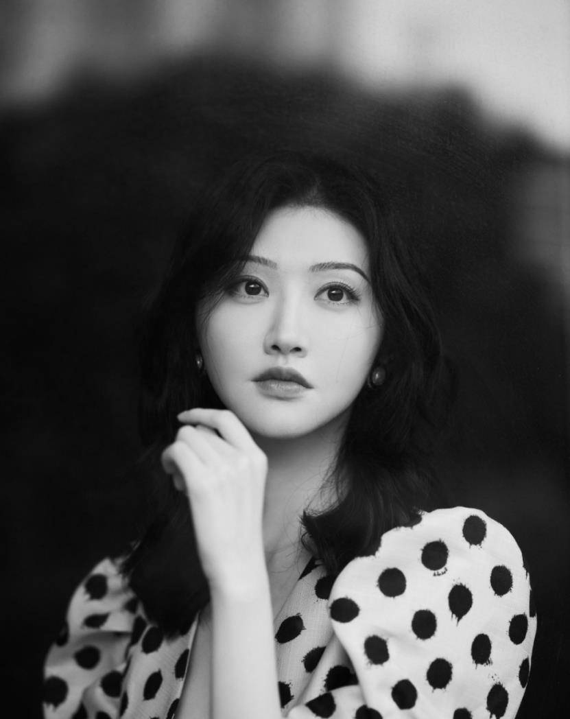 设计|难怪都说有气质的女人衣品不会太差!景甜这样穿搭,想难看都难