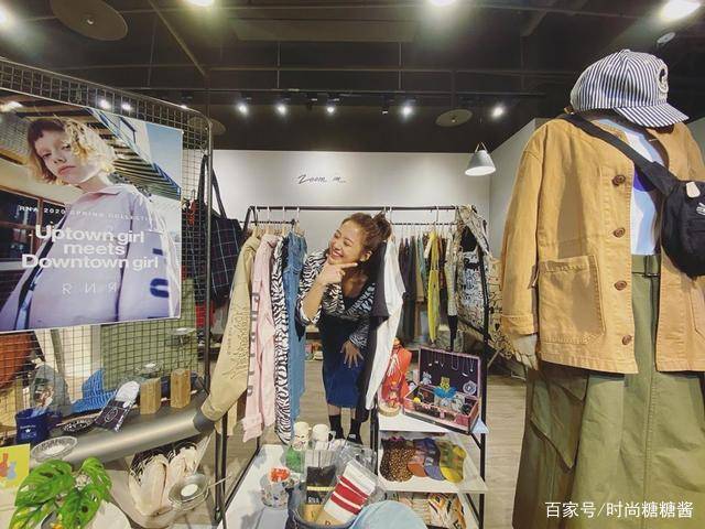 马尾|鬼鬼吴映洁开工就美翻！衬衫搭牛仔变元气少女，31岁娃娃脸像16岁