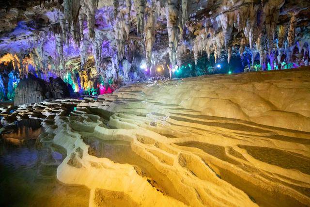 广西这个溶洞超神秘，有“亚洲第一洞”的美誉，风景宛如梦中仙境