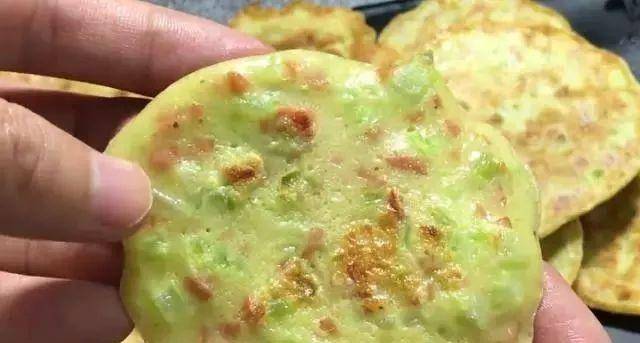 小勺|外面5块一张的早餐饼，在家2块钱做一锅，不和面不加水！值得学