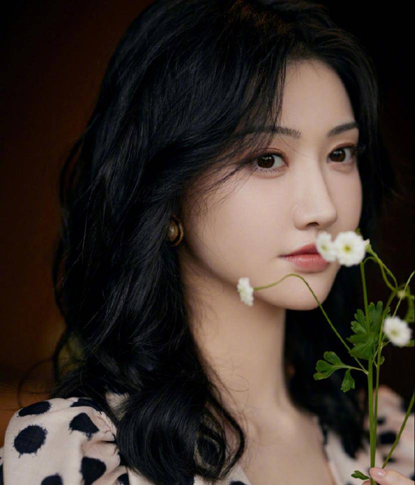 设计|难怪都说有气质的女人衣品不会太差!景甜这样穿搭,想难看都难