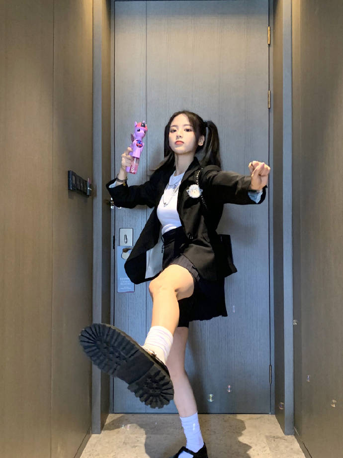 因为|能不能别说她长得小家子气了，明明是“内娱洋娃娃”好吗