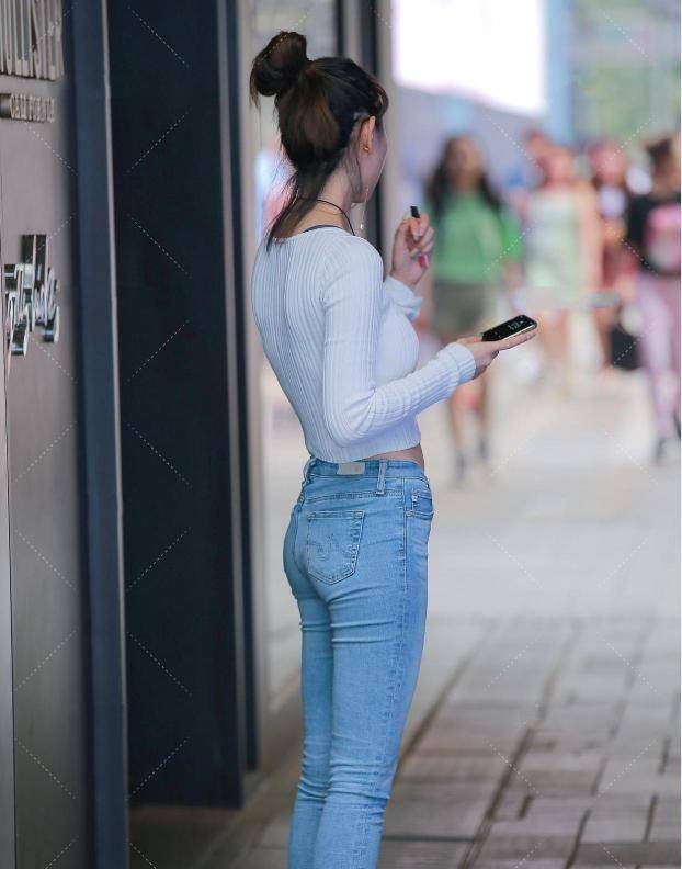 连衣裙|打底裤尽显甜美风格，凸显惹人羡的身材，摩登范十足