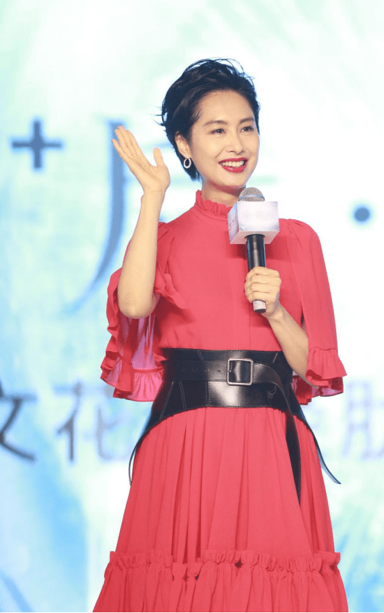 仙女|朱茵才是真“仙女”！一身红裙惊艳无比，“紫霞仙子”魅力不减