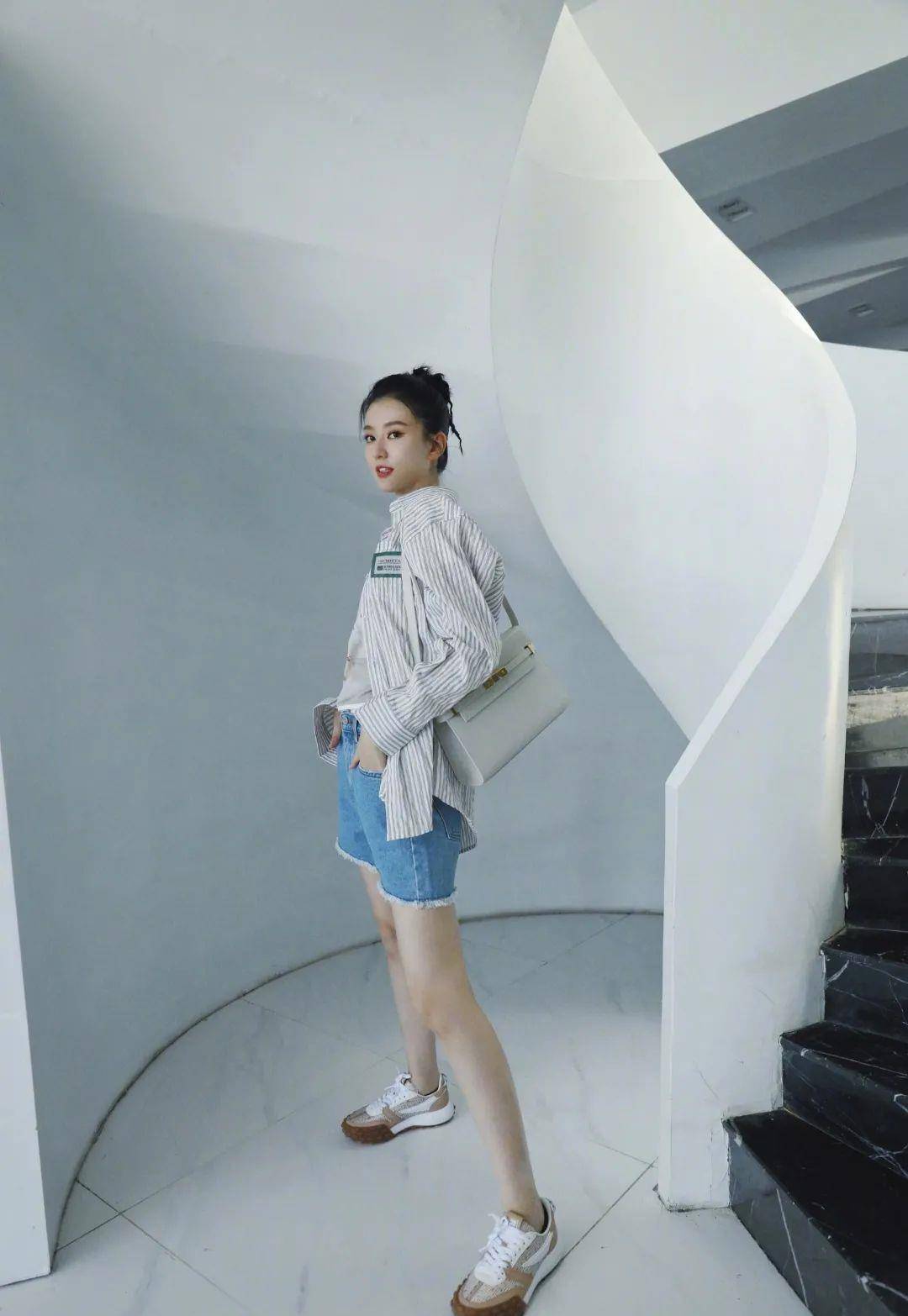 景甜|陶虹景甜的深V造型,真的又美又大胆