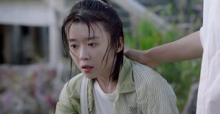 因为|这个没滤镜就很路人的小花到底啥来头？演了近十个女主还没水花