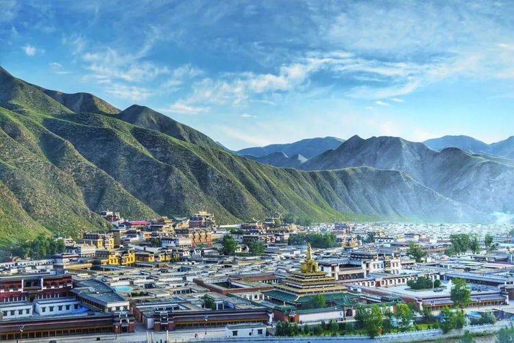 拉卜楞寺：全世界最有名的藏密学院，规模宏大，值得一游