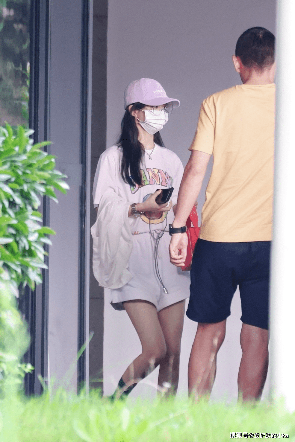 个性|赵丽颖一看就是孩子妈，虽然穿得很少女，但是当妈的气质藏不住