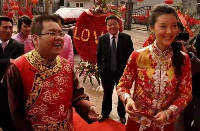 王丽云|车晓爸爸晒图！女儿穿针织衫单身后状态好，妈妈王丽云却一脸不悦