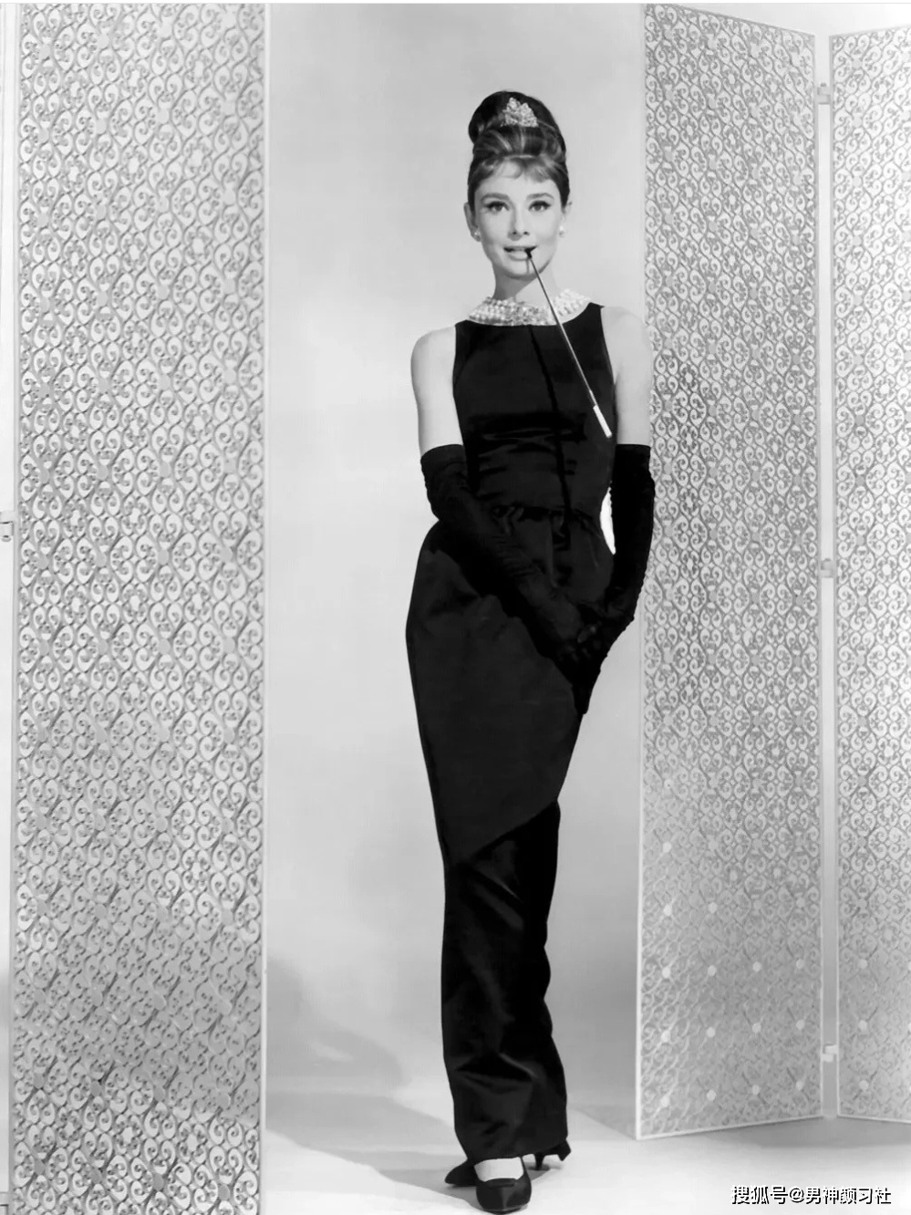 黑色|“社交风”小黑裙,到肩是优雅,到背是女皇!看明白了吗?