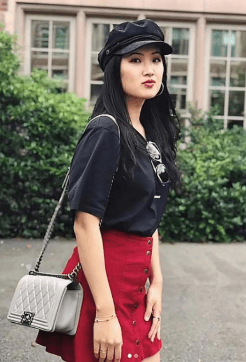 饱和度|华为二公主姚安娜现身奢侈品活动,一袭红裙气色佳,可惜妆太浓