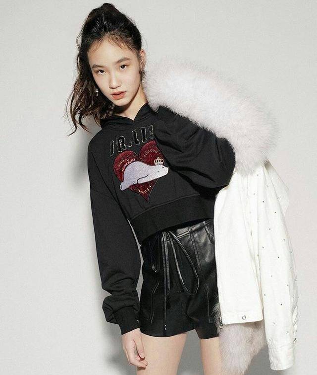 黑色|小S有盼头了!仨女儿太时髦,大女儿资源爆棚二女儿不再是小透明