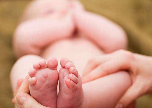 经济|妈妈赌气生二胎，结果孩子出生无人理会，网友：不动脑子