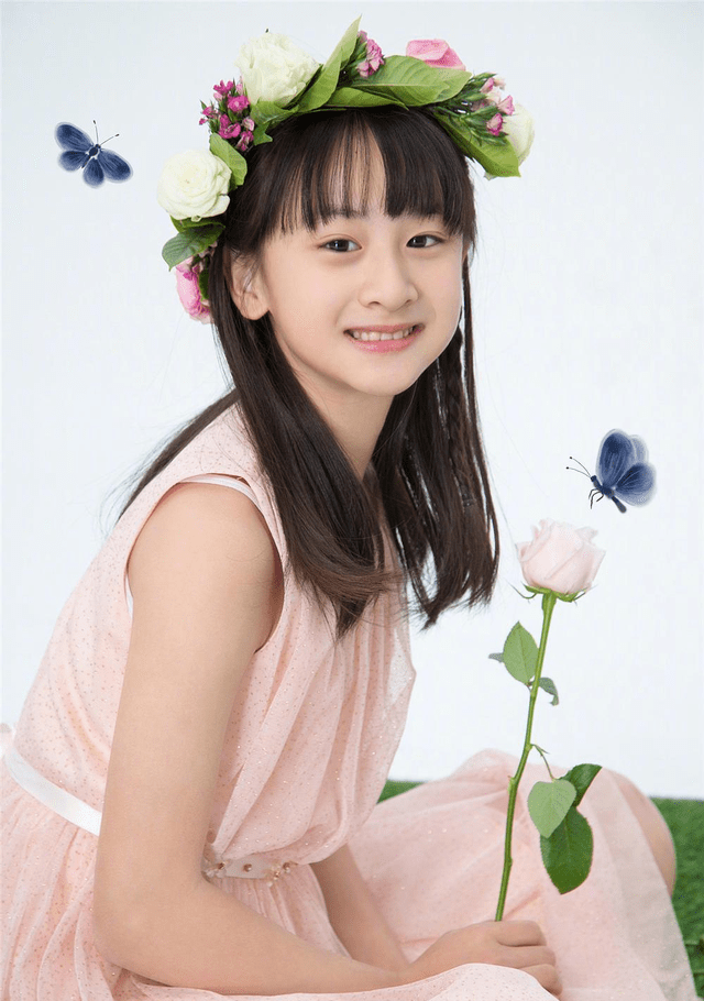 卫衣|森碟代言鸿星尔克，穿运动风造型活泼又甜美，发型值得宝妈们借鉴