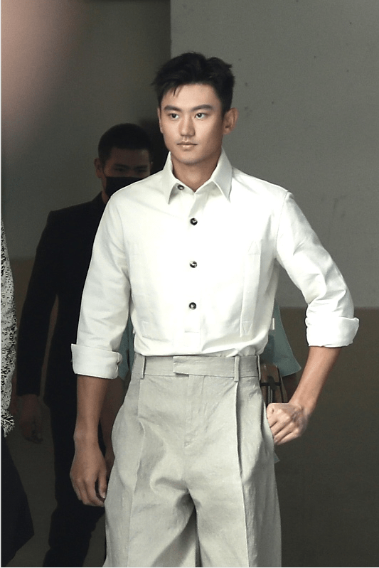 都能|93年的宁泽涛虽不是小鲜肉了，但颜值还在，一身穿搭看着真挺酷的