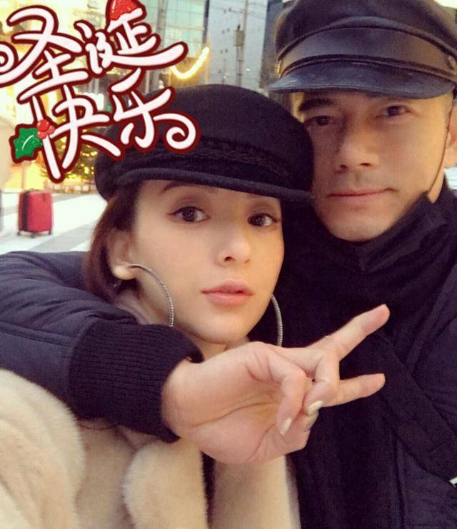 黑色|郭富城带小22岁娇妻玩,丈母娘针织衫一头大波浪,只比女婿小几岁