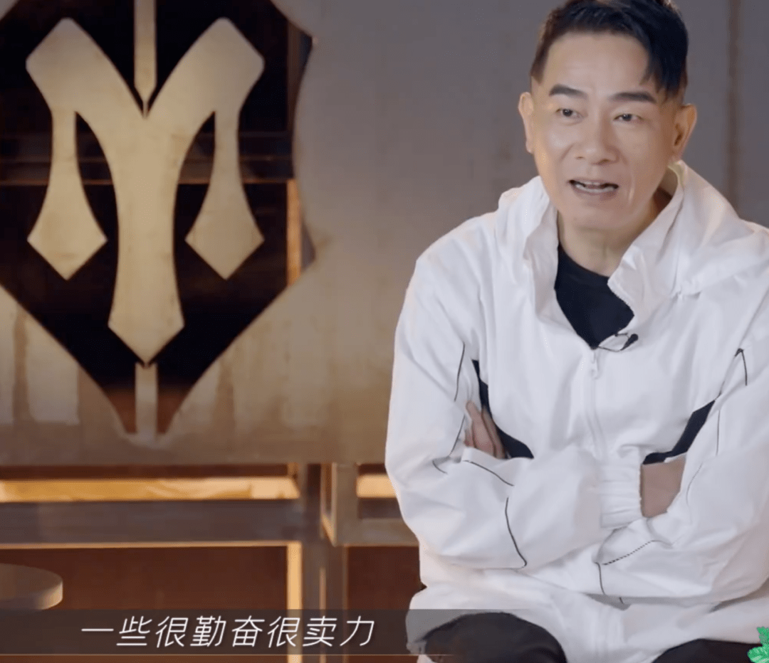 尹正|《披荆斩棘》油腻大赏：化烟熏妆、秀肌肉，还有5个人扎丸子头