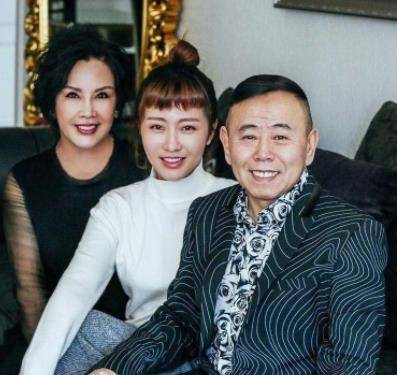 潘长江的女儿潘阳现在过得怎么样 bf9311c6884849bba173c2b79c5ba446.jpeg