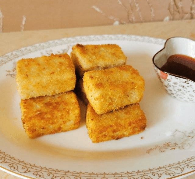 一口酥脆皮豆腐,外皮酥脆,内里包浆,味道不错