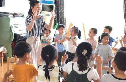 白读|幼儿园老师不再招聘大专生，教育部新消息这样说，大专会白读吗？