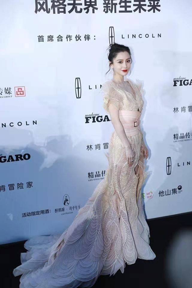 身材|杨颖年过30反而更显嫩了，穿“西柚”裙减龄又清爽，少女感十足