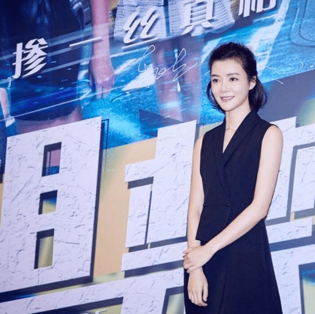 显得|车晓单身真不顾“形象”,穿老汉T恤配鸡窝短发,仍显高级气质