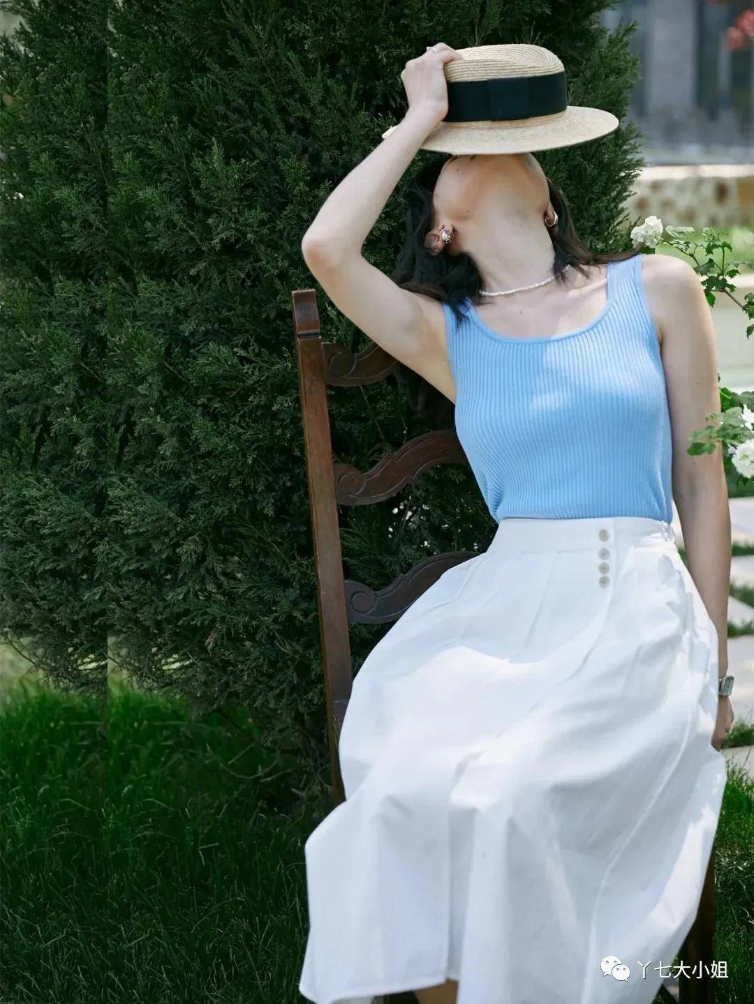 经典|夏季的半裙，搭配这些上装，能美上一整个夏天~