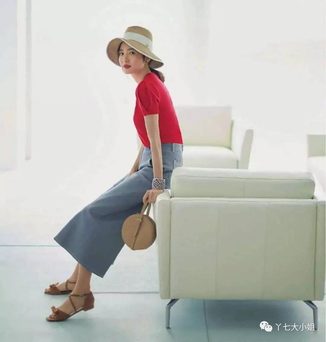 经典|夏季的半裙，搭配这些上装，能美上一整个夏天~