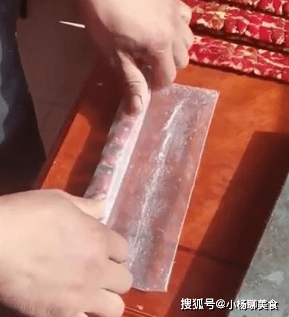 买点|压扁的冰糖葫芦，是不是脚踩的？看到制作过程，网友：下次多买点