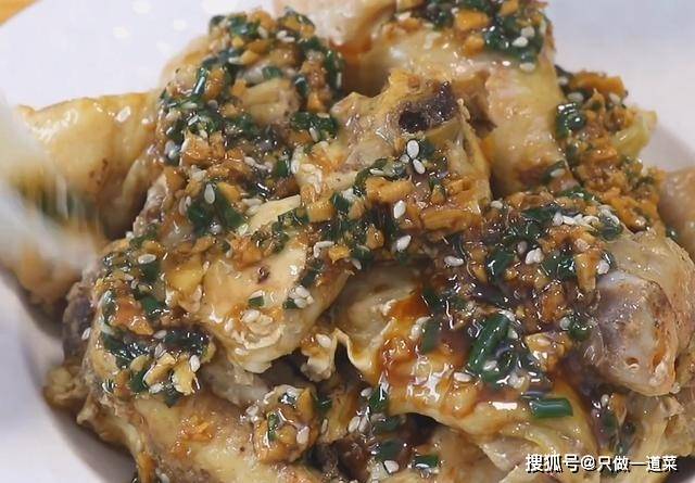 鸡汤|懒人香菇焖鸡：一个电饭煲就搞定，不用一滴油和水，出锅鲜香嫩滑