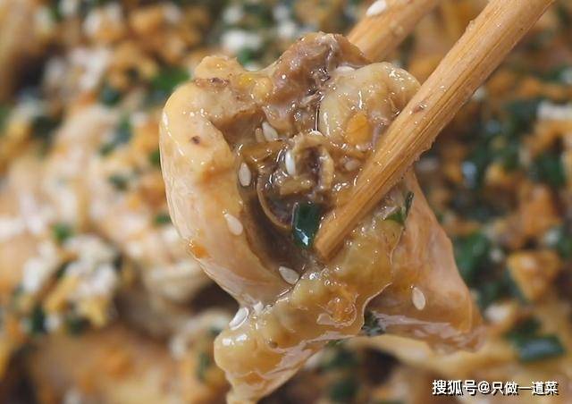 鸡汤|懒人香菇焖鸡：一个电饭煲就搞定，不用一滴油和水，出锅鲜香嫩滑