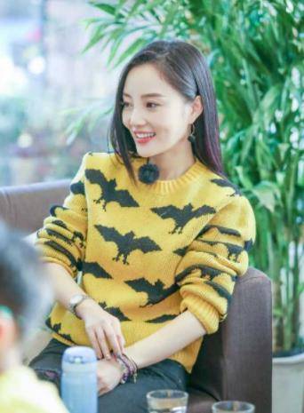 一身|39岁李小璐少女感十足，穿一身甜美裙装，肤白貌美惹人喜爱