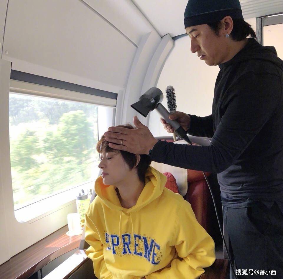 黑色|孙俪造型有所突破!穿黑色西装套装内搭白衬衫,高级感扑面而来