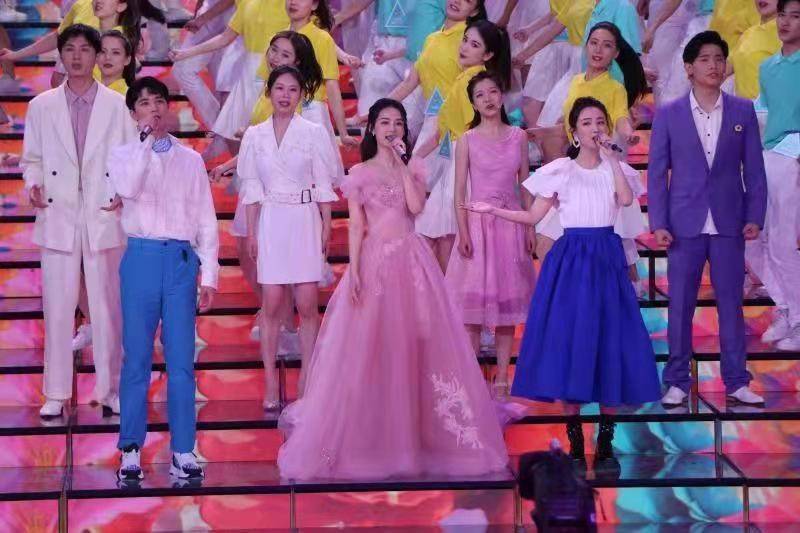 仙女|五四晚会彩排曝光！热巴穿一步裙跟吴磊同框，李沁小仙女造型超美