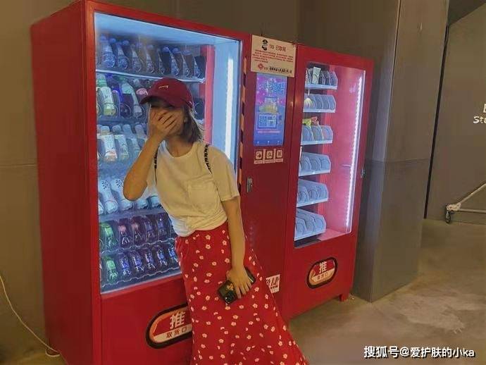 感觉|38岁吴昕认真打扮是真好看,简单T恤配碎花裙,减龄元气像学生妹