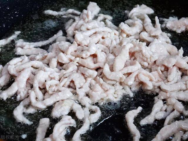 做法|做湖南名菜辣椒炒肉，先炒肉还是辣椒？学会正确做法，滑嫩又入味