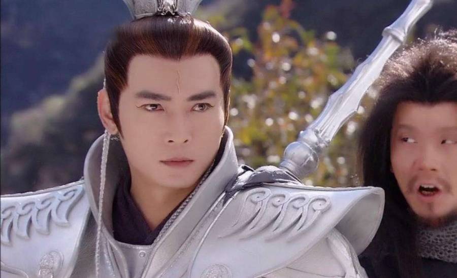 角色|宝莲灯10年了，男一女一都不温不火，打酱油的她却火到发紫！