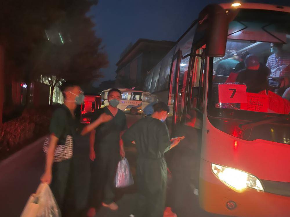 采样|徐州市东方人民医院援扬采样队员中成立党员先锋队——让党旗高扬在抗疫一线