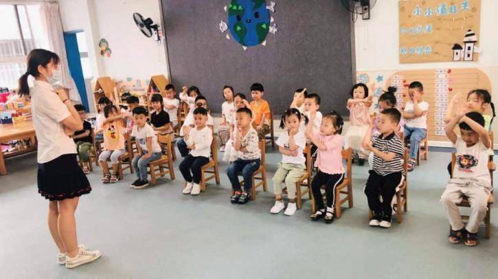 同伴|孩子进入幼儿园后，反而染上坏习惯？3招教你如何应对