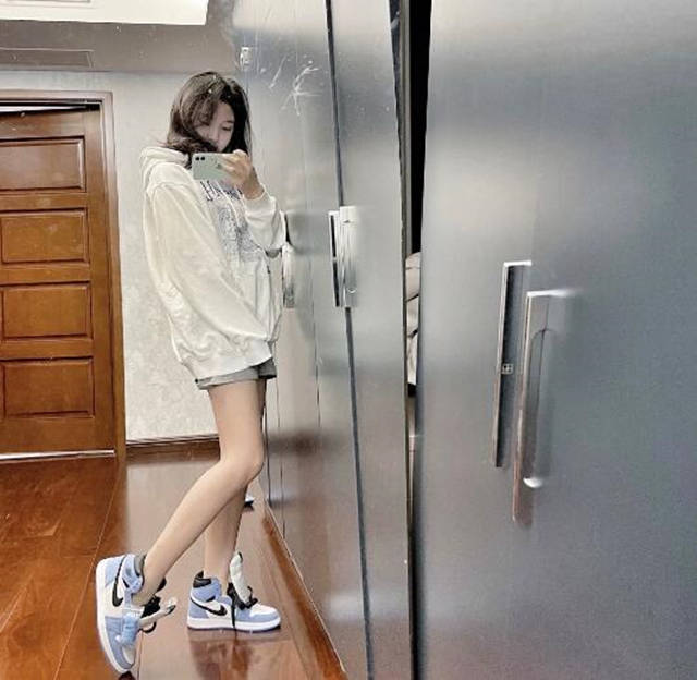 大学|aj1大学蓝,经典的鞋型融入醒目的撞色设计,aj的又一全新力作