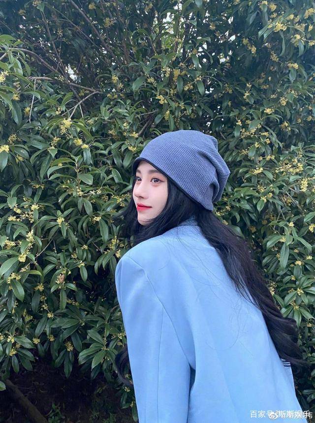 女友|“秋日女友”上线！鞠婧祎近照曝光，可盐可甜少女感十足