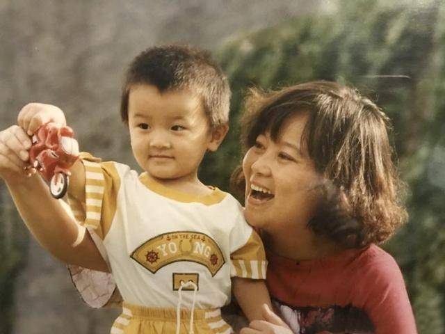 容嬷嬷的风流韵事,2婚嫁给小4岁救命恩人相伴33年,方青卓怎样了_沈阳