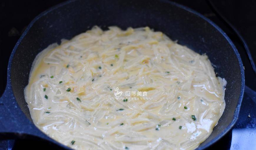 做法|豆浆油条吃腻了，试试这样做早餐，不揉面不碰面，10分钟就做好