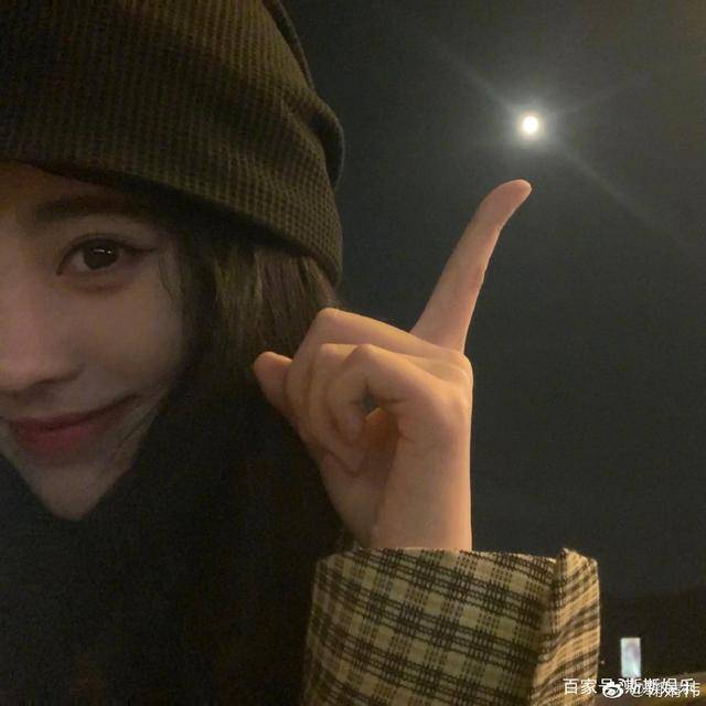 女友|“秋日女友”上线！鞠婧祎近照曝光，可盐可甜少女感十足