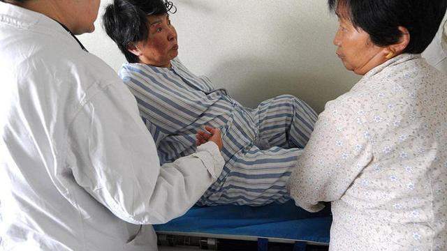 时间|“我养弟弟，谁来养我儿子？”女儿的质问，让父母无言以对