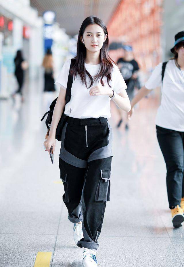 时尚|陈钰琪又瘦又美，私服穿搭甜美时髦，难怪老板唐嫣力捧